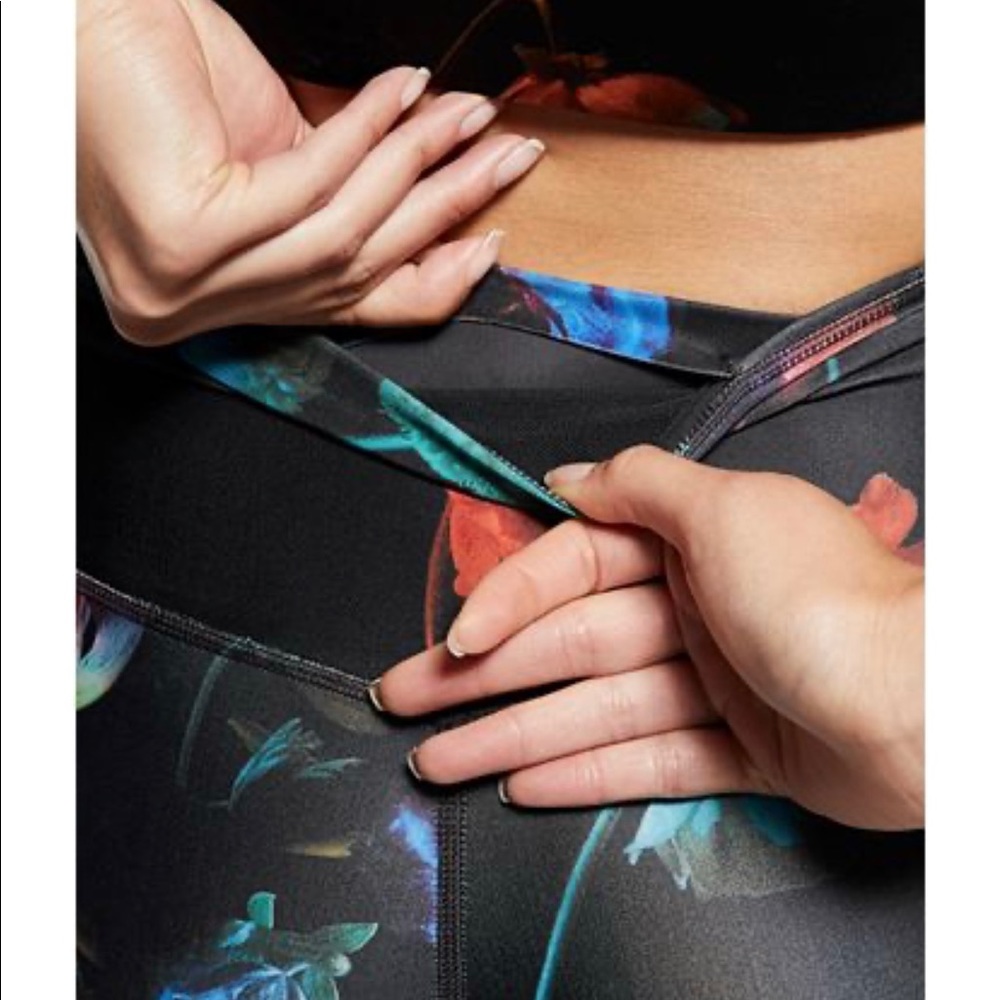 Nike Women’s Dry-Fit legging - Picture 6 of 7